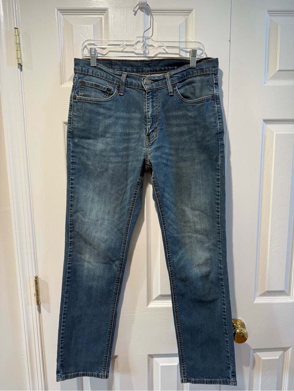 Levi's 541 Athletic taper Slim Straight Jeans in Medium Wash Blue